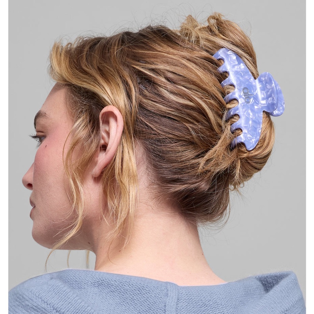 Alo 90’s Claw Clip - Winter Frost Shell